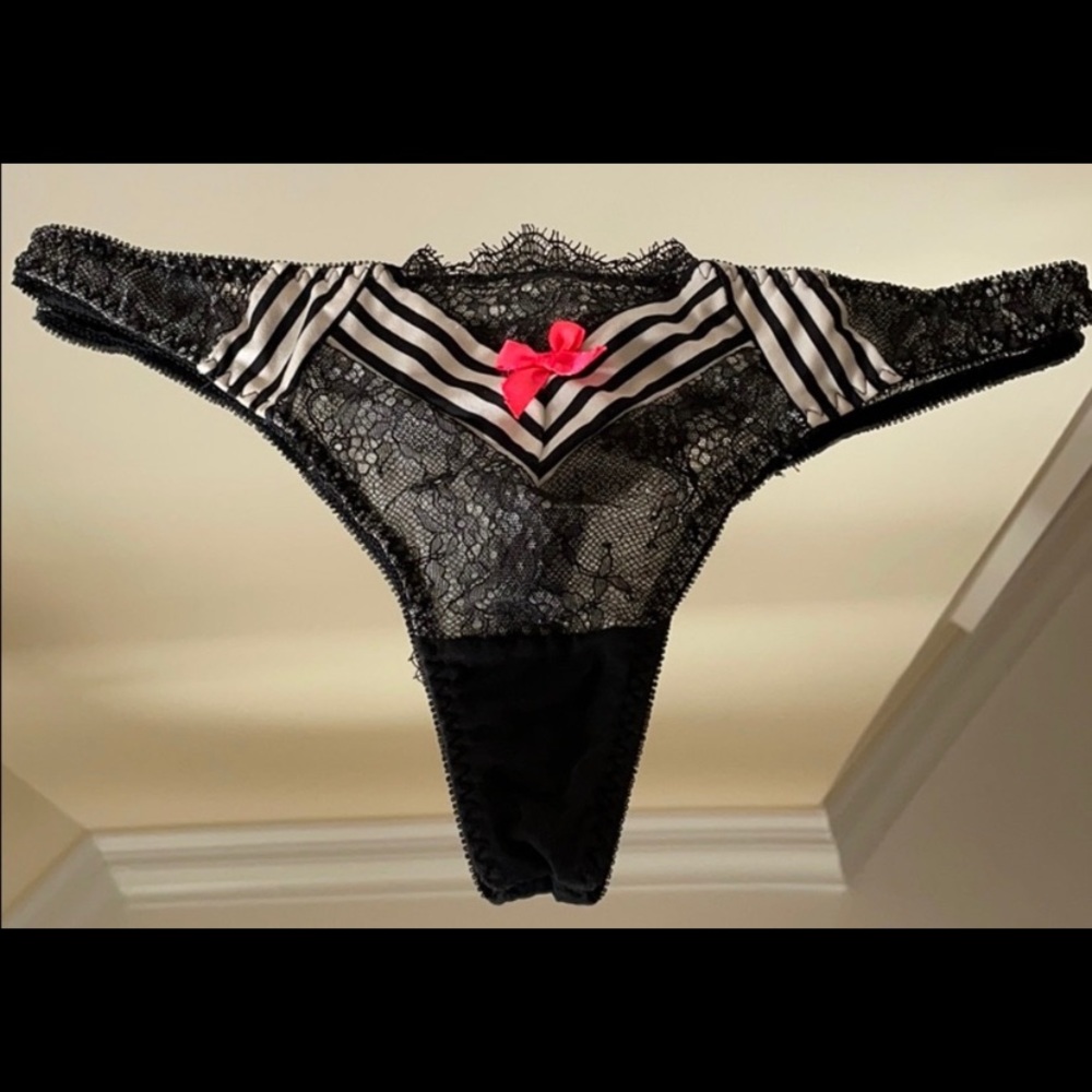 ISO: Matching Panties - VS black/white chevron L/X